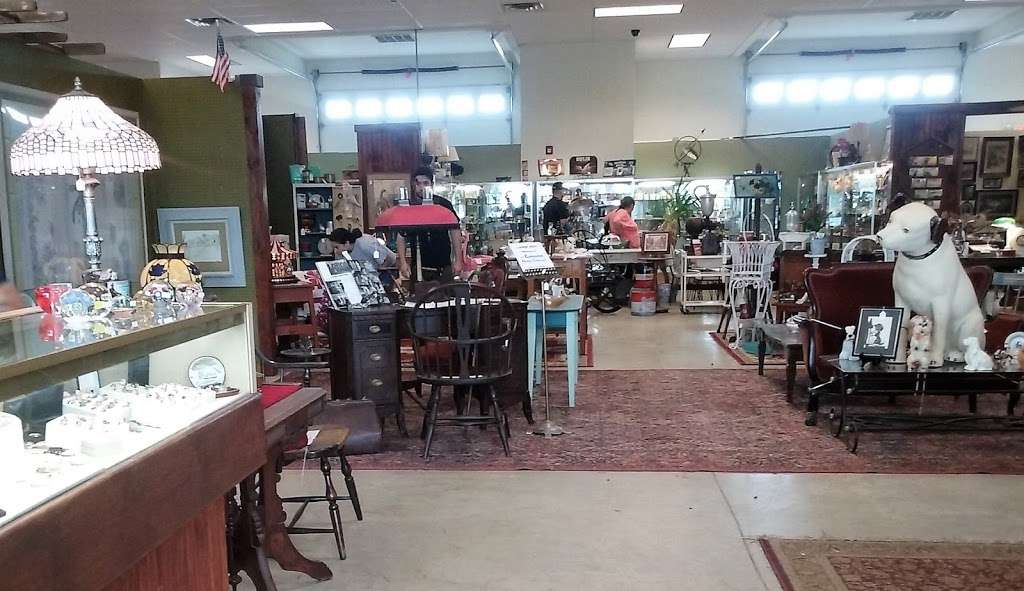 COLUMBUS ANTIQUES MALL LLC | 2885 US-206, Columbus, NJ 08022, USA | Phone: (609) 267-0425