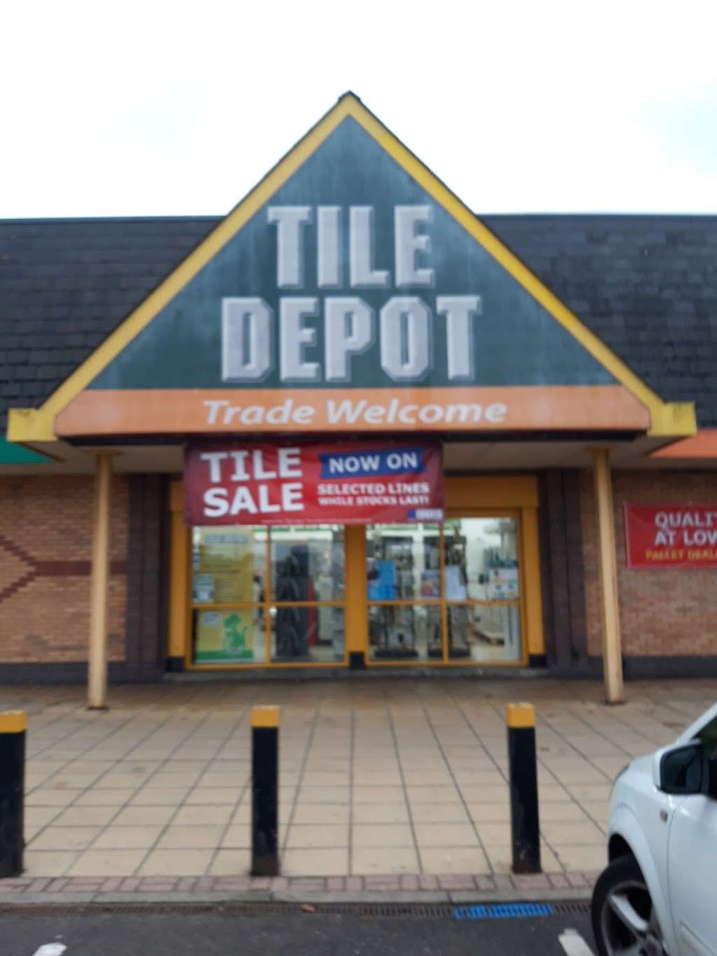 Tile Depot | Unit 1, Broadway Retail Park, Cricklewood Ln, Cricklewood, London NW2 1ES, UK | Phone: 020 8208 4666