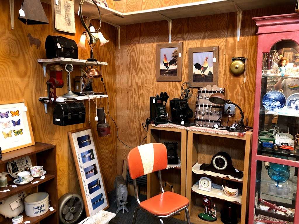 Cackleberry Farm Antique Mall | 3371 Lincoln Hwy E, Paradise, PA 17562, USA | Phone: (717) 442-8805