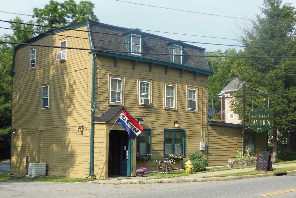 North Plank Road Tavern, 30 Plank Rd, Newburgh, NY 12550, USA