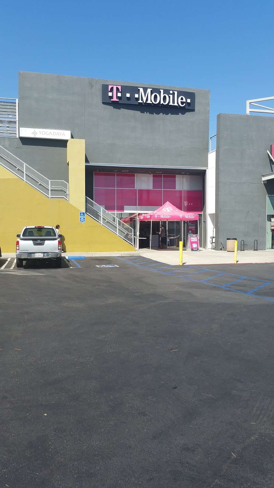 T-Mobile | 8985 Venice Blvd Suite A2, Los Angeles, CA 90034, USA | Phone: (310) 837-7335