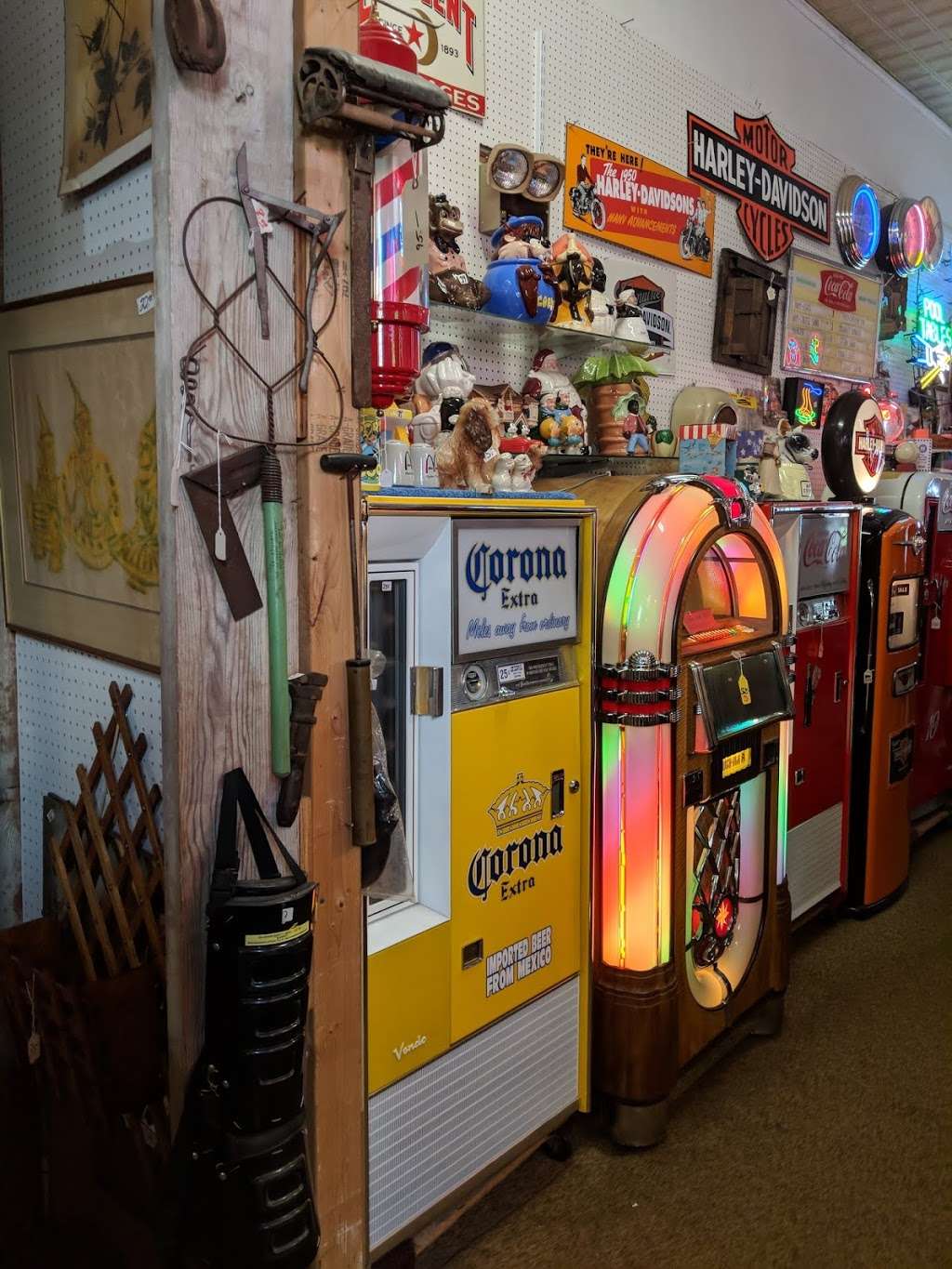 Jukebox Classics & Vintage Slot Machines Inc | 210 Main Ave, Hawley, PA 18428 | Phone: (570) 226-9411