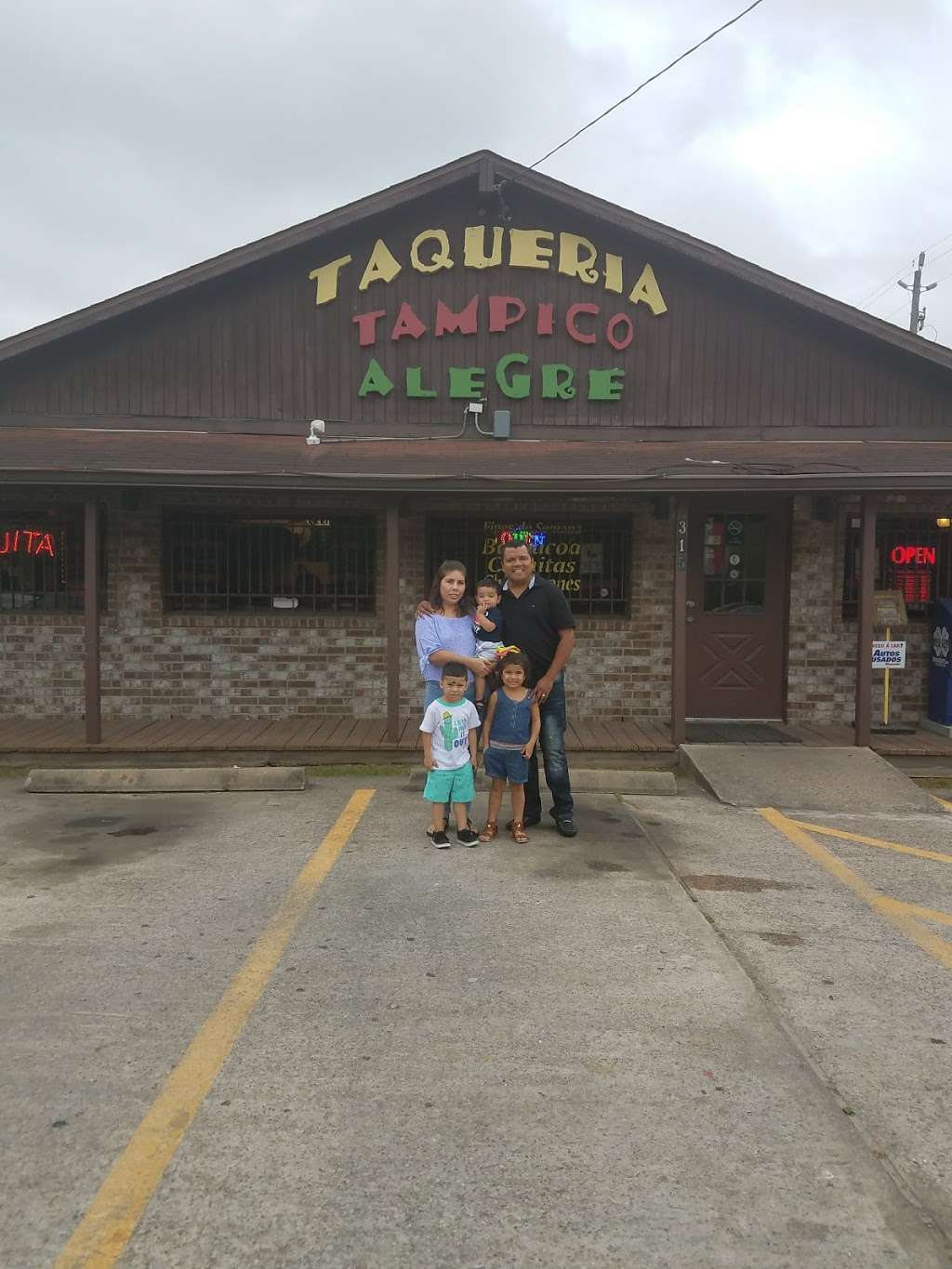 Taqueria Tampico Alegret | 315 Maxey Rd, Houston, TX 77013, USA | Phone: (713) 637-7227