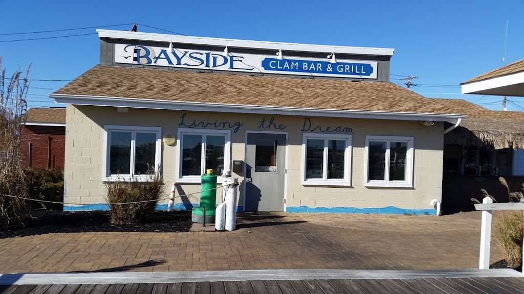 Bayside Clam & Grill Bar | 300 Bayview Ave, East Islip, NY 11730, USA | Phone: (631) 277-9100