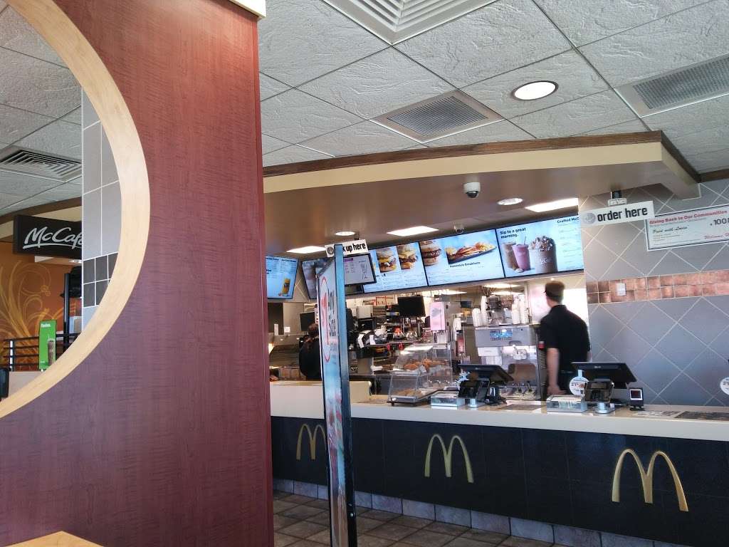 McDonalds | 1704 Plainfield Rd, Crest Hill, IL 60403, USA | Phone: (815) 741-2206