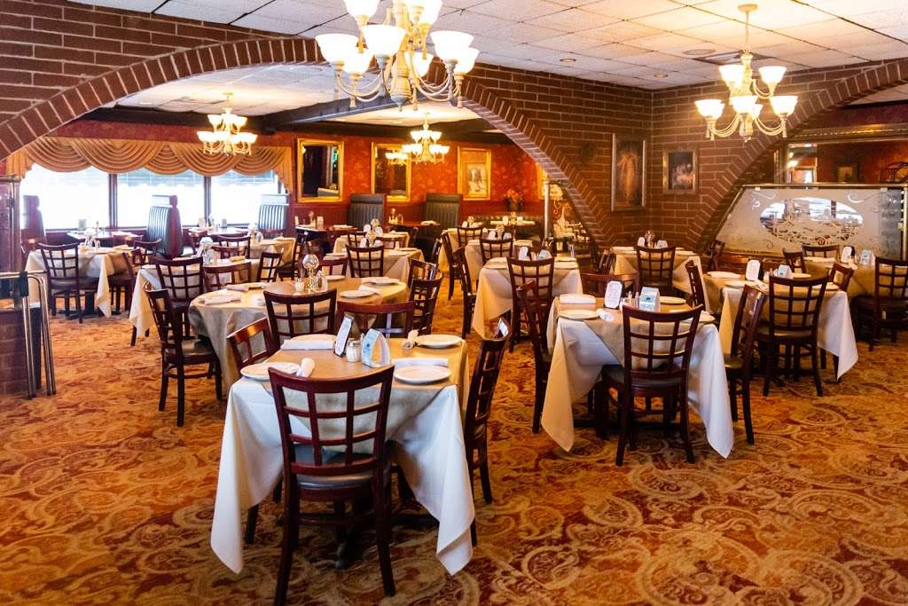 Michaels Italian Restaurant | 1400 South N Grand Ave, Waukesha, WI 53189, USA | Phone: (262) 549-0406