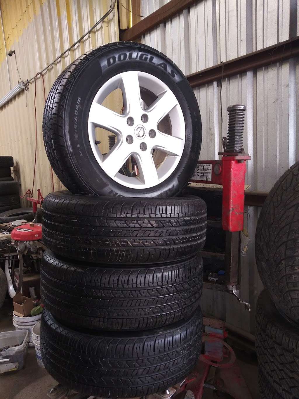 M&j tires and auto repair | 15239 Seagoville Rd, Dallas, TX 75253, USA | Phone: (817) 810-6092