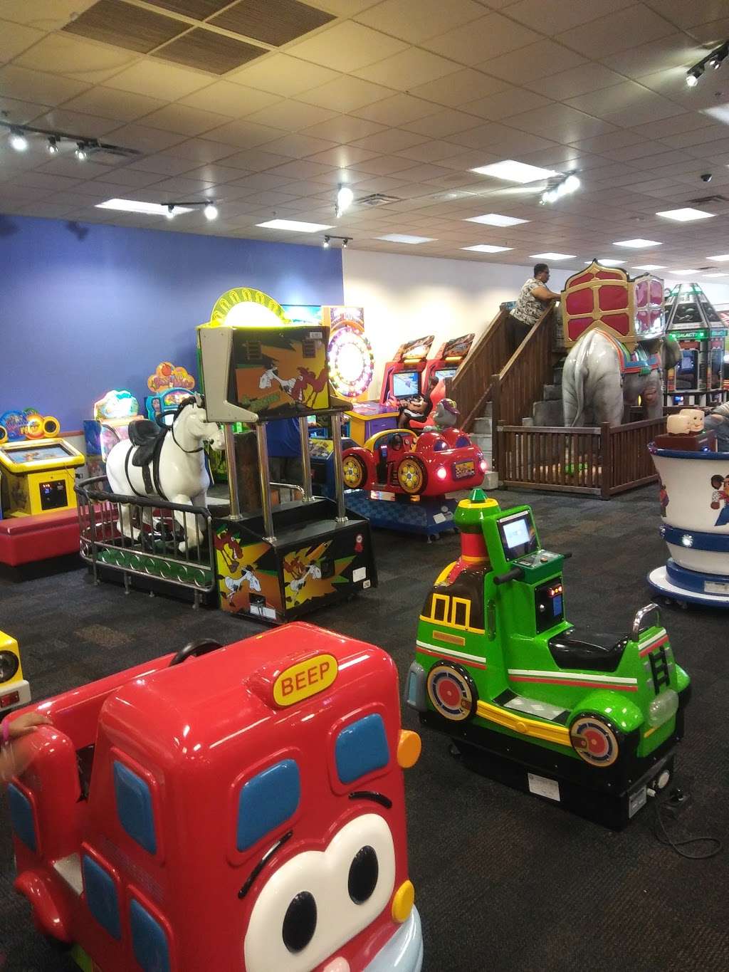 Chuck E. Cheeses | 1732, 18701 East 39th St S, Independence, MO 64057 | Phone: (816) 254-6300