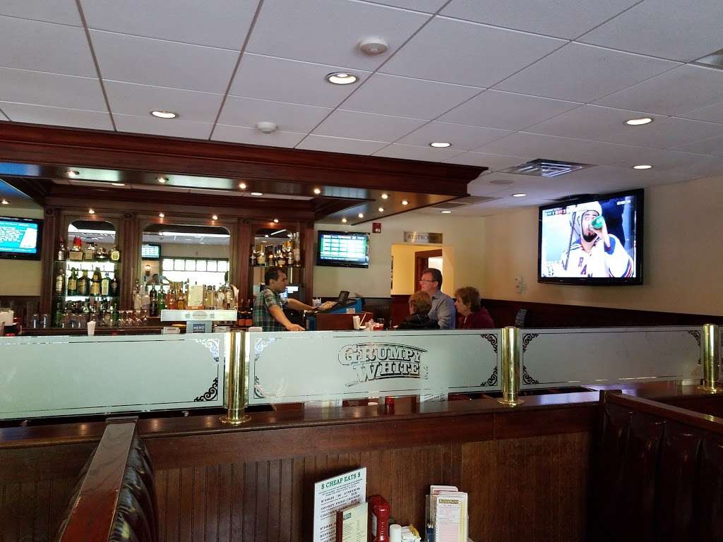 Grumpy White's Restaurant in 211 Sea St, Quincy, MA 02169, USA