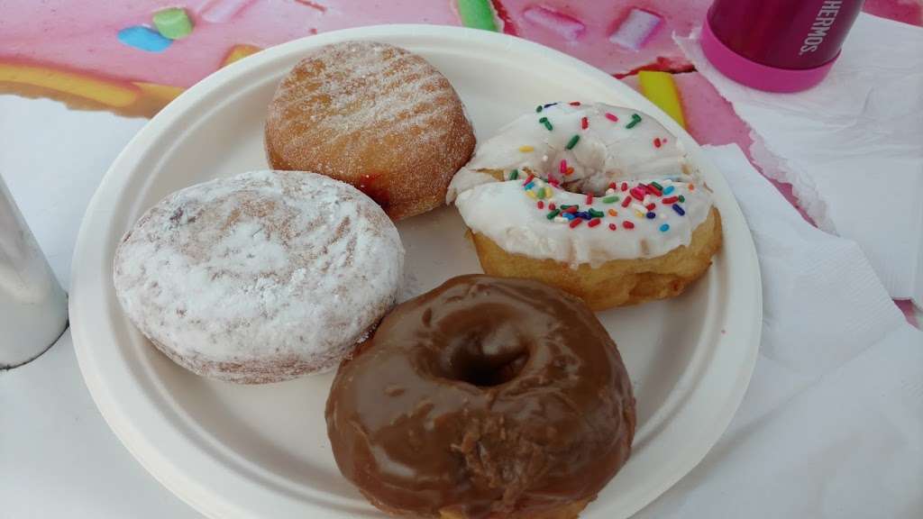 Juniors Donuts & Dogs | 9315 Amherst Ave, Margate City, NJ 08402 | Phone: (609) 289-8219