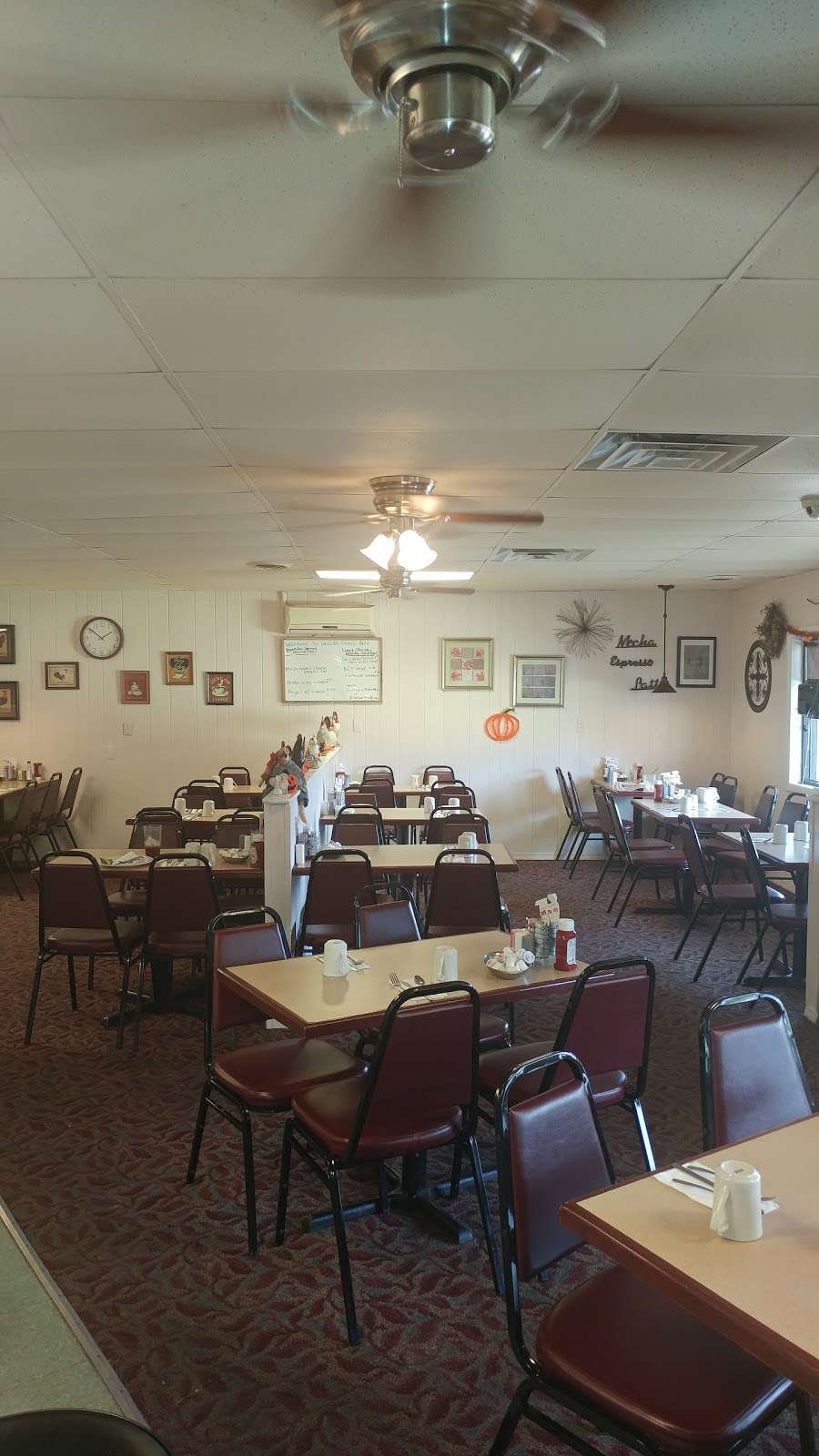 Corner Cafe | 2 N Wildwood Blvd, Cape May Court House, NJ 08210, USA | Phone: (609) 465-6679