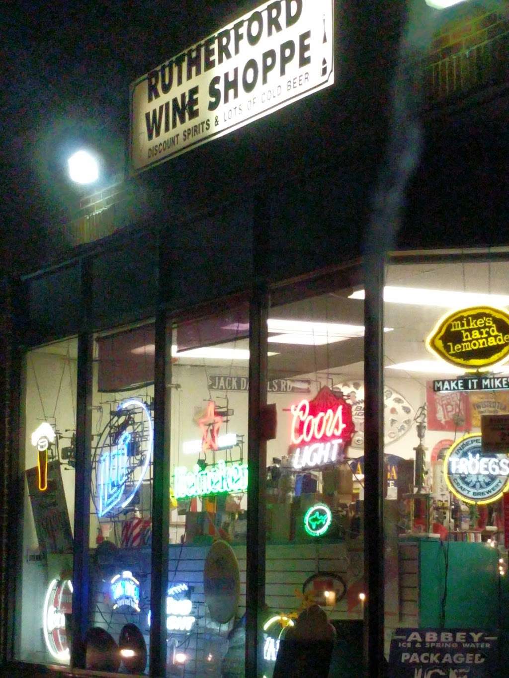 Rutherford Wine Shoppe | 270 Park Ave, Rutherford, NJ 07070, USA | Phone: (201) 964-9463