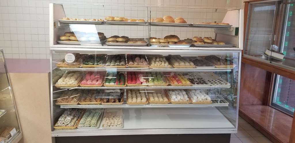 Levinsons Bakery | 2856 W Devon Ave, Chicago, IL 60659 | Phone: (773) 761-3174