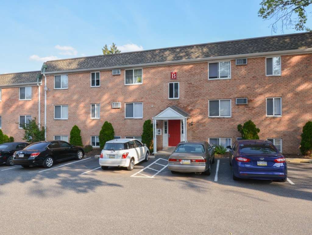 The Villages of Westbrook Apartments | 18 N Oak Ave, Clifton Heights, PA 19018, USA | Phone: (610) 626-4577