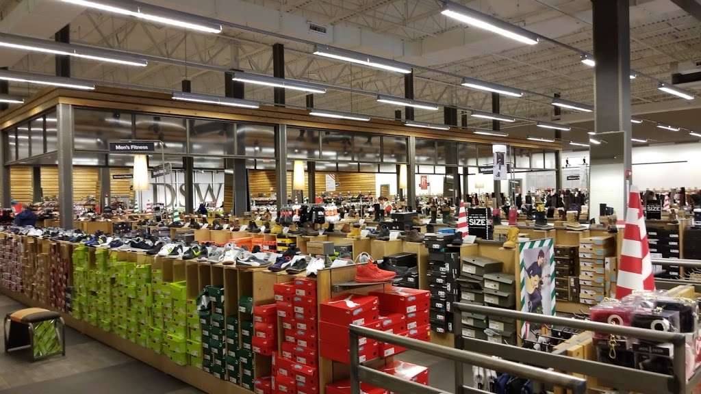 DSW Designer Shoe Warehouse | 2515 W 75th St, Naperville, IL 60540 | Phone: (630) 357-8148