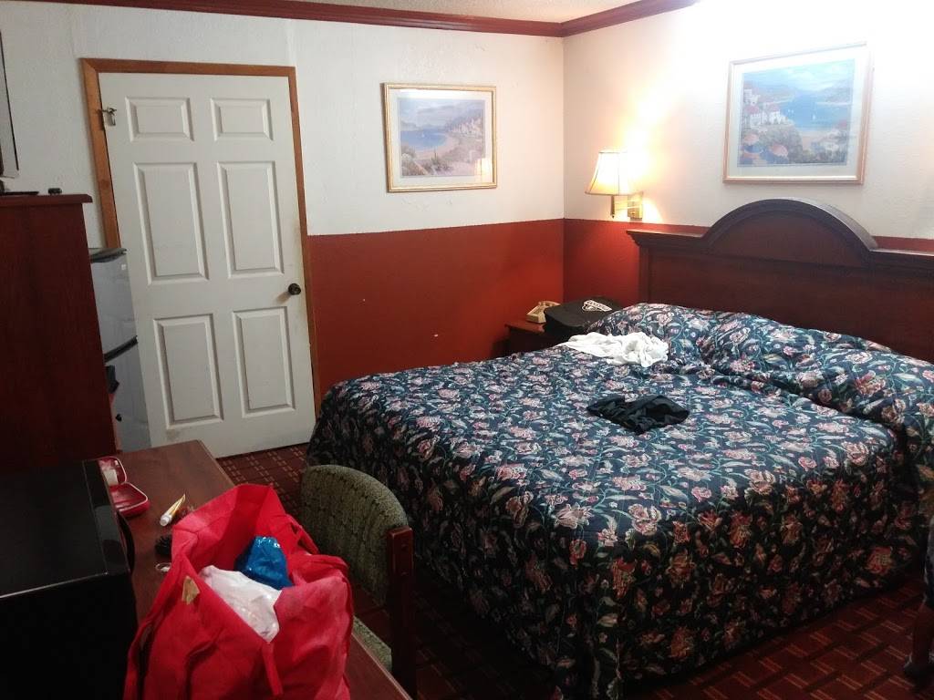 Executive Inn | 620 US-77, Robstown, TX 78380, USA | Phone: (361) 387-9416