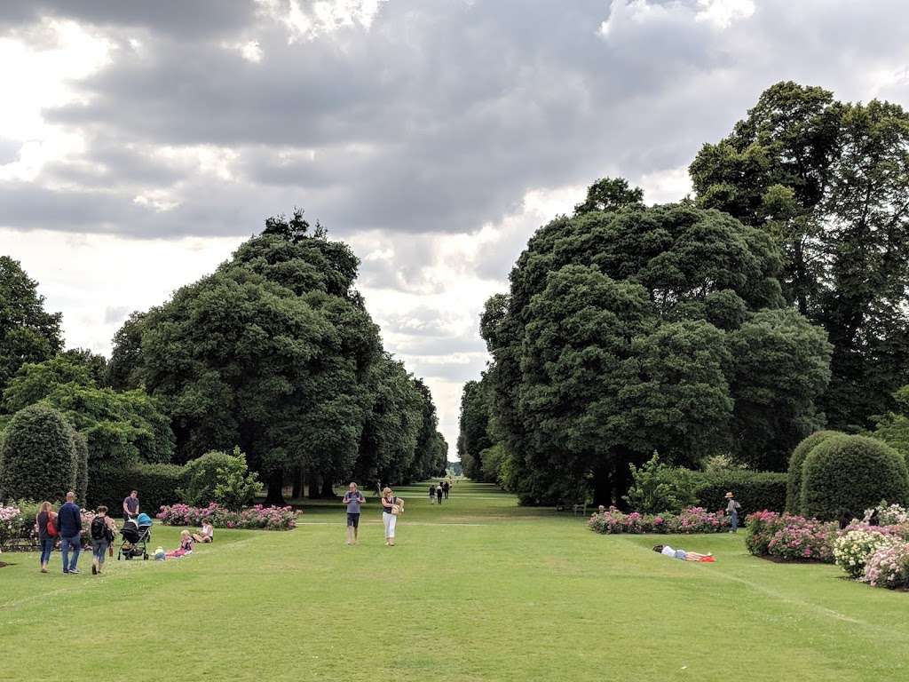 Rose Garden | 3EF, Syon Vista, Richmond TW9 3EG, UK