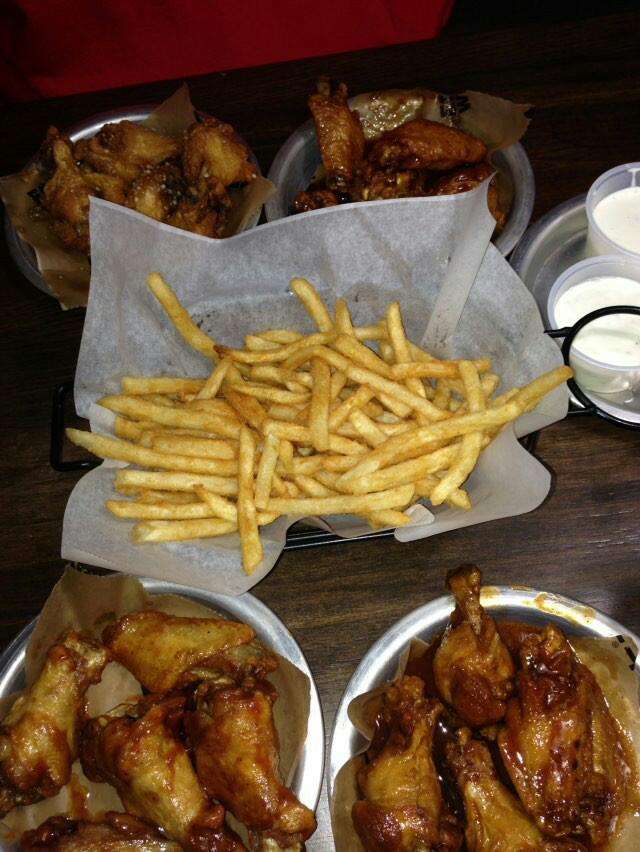 East Coast Wings + Grill | 8121 Kensington Dr, Waxhaw, NC 28173, USA | Phone: (980) 800-9464