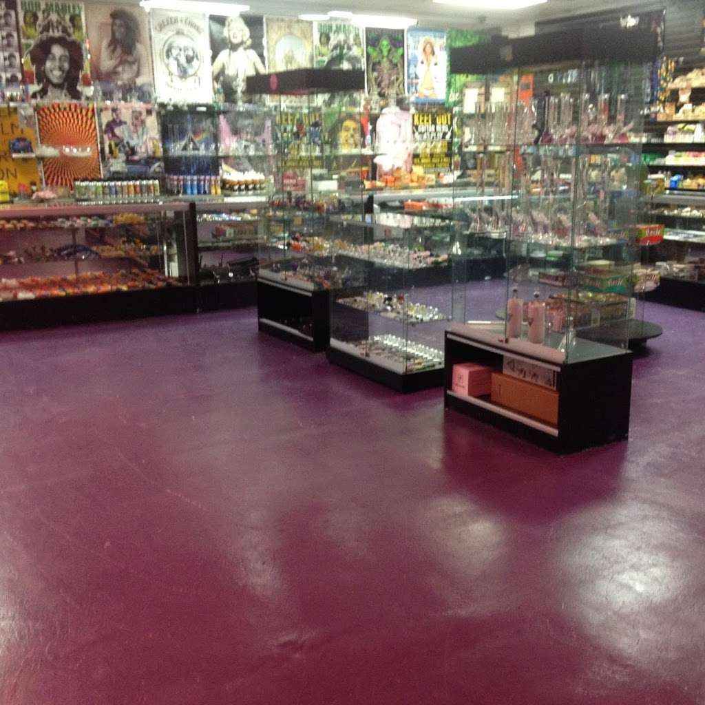 Hang Ten Smoke Shop | 11421 West Ave, San Antonio, TX 78213, USA | Phone: (210) 979-6667