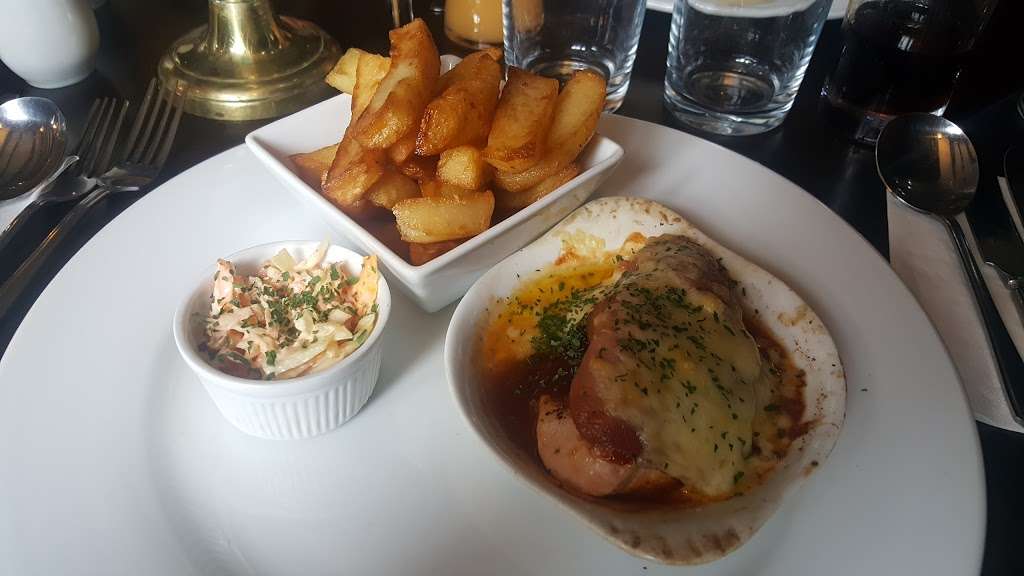 Fox & Hounds | Tilburstow Hill Rd, South Godstone, Godstone RH9 8LY, UK | Phone: 01342 893474