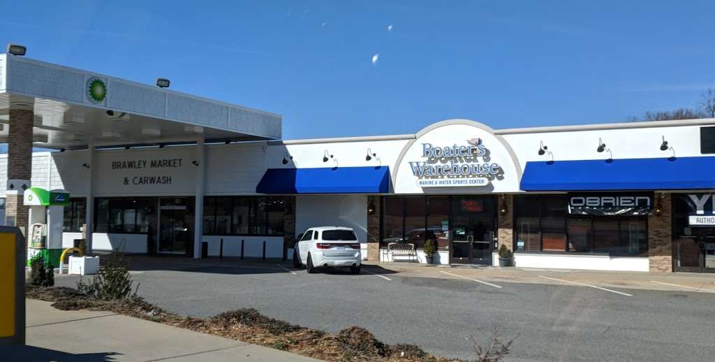 Boater's Warehouse 798 Brawley School Rd, Mooresville, NC 28117, USA