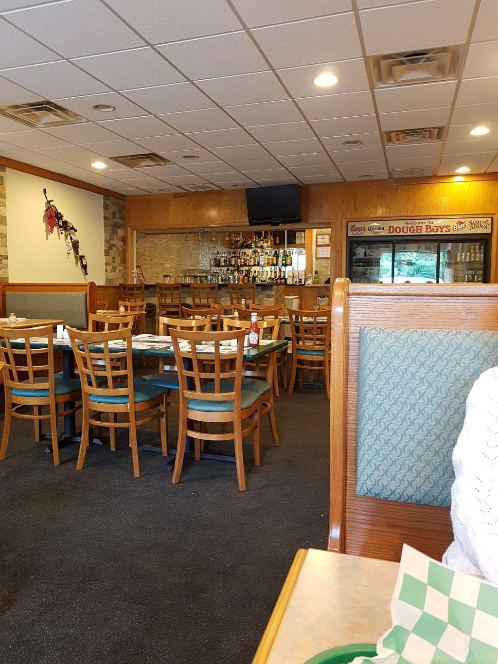 Original Doughboys Pizza Restaurant | 230 W Moorestown Rd, Wind Gap, PA 18091, USA | Phone: (610) 759-3776