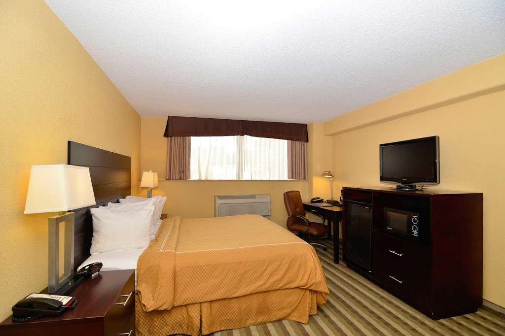 Quality Inn & Suites New York Avenue | 1600 New York Ave NE, Washington, DC 20002, USA | Phone: (202) 832-3200