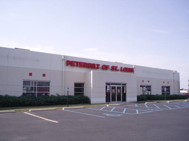 TLG Peterbilt - St. Louis | 2350 Sauget Industrial Pkwy, Sauget, IL 62206, USA | Phone: (618) 337-4000
