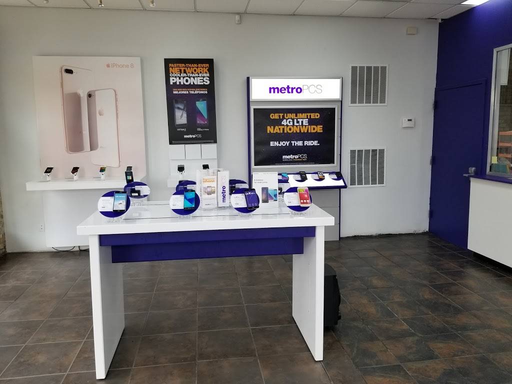 Metro by T-Mobile | 3431 W Vliet St, Milwaukee, WI 53208, USA | Phone: (414) 342-2355