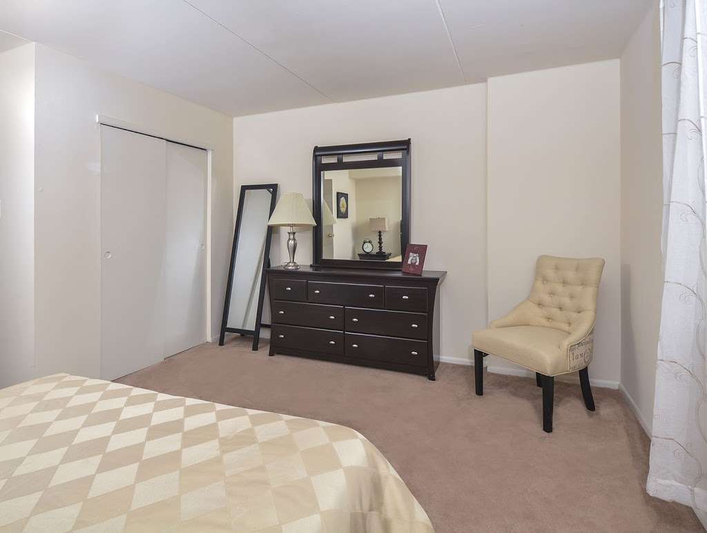 Orchard Square Apartments | 1801 Old Lincoln Hwy # 45, Langhorne, PA 19047, USA | Phone: (844) 327-7184