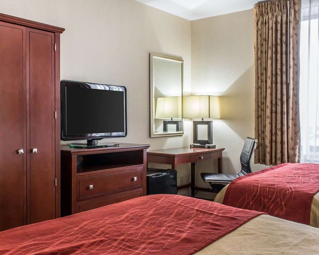 Comfort Inn Staten Island | 310 Wild Ave, Staten Island, NY 10314, USA | Phone: (718) 370-8555