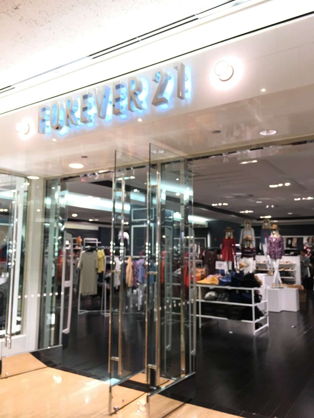 Forever 21 | 835 N Michigan Ave #6035, Chicago, IL 60611, USA | Phone: (312) 846-7660