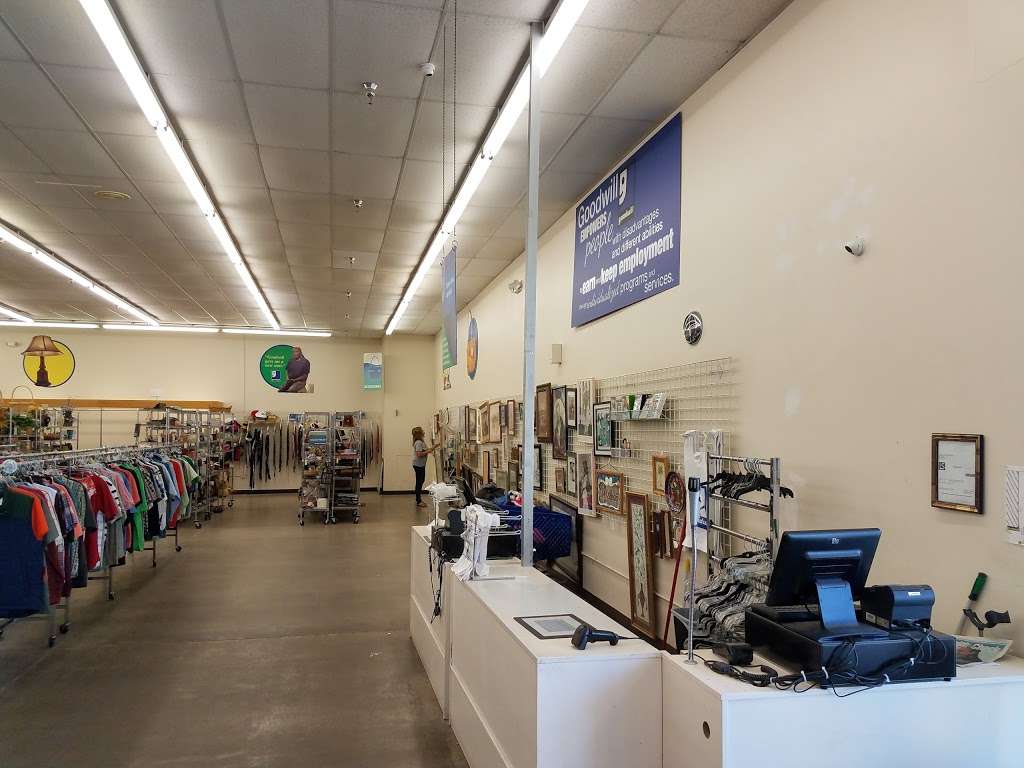 Goodwill Lees Summit | 440 SW Ward Rd, Lees Summit, MO 64081 | Phone: (816) 554-6227