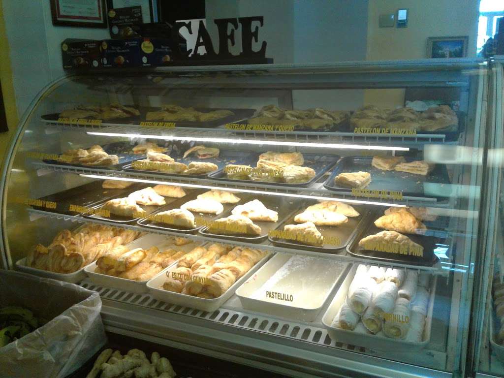 La Hacienda Bakery-Rotisserie | 308 W Chestnut Ave # 105, Vineland, NJ 08360, USA | Phone: (856) 692-9979