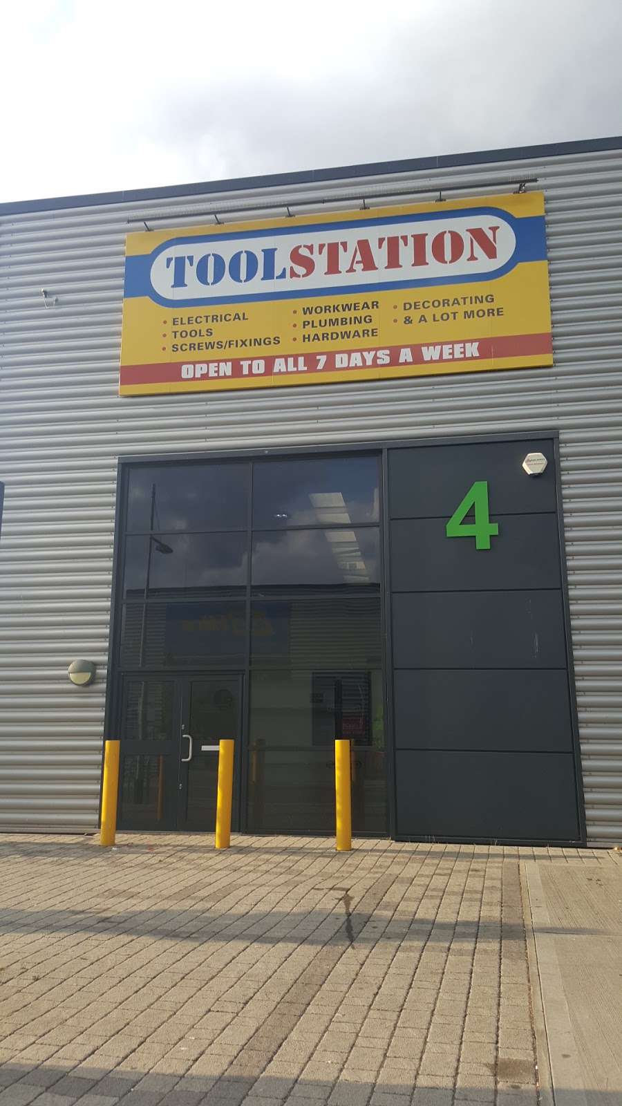 Toolstation Canning Town | 4, 101 Stephenson St, London E16 4SA, UK | Phone: 0808 100 7211