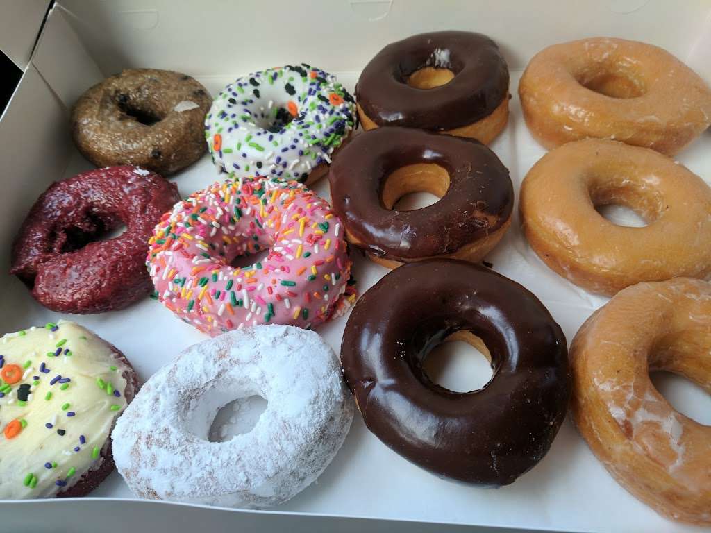 Donut King | 3716 Howell Branch Rd #1701, Winter Park, FL 32792, USA | Phone: (321) 316-4817