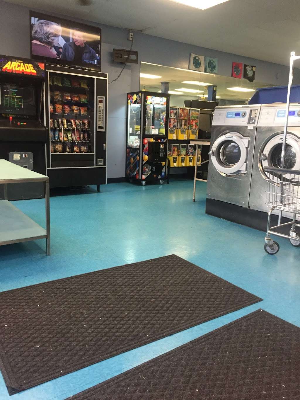 Bubble Room Coin Laundry & Dry Clean Lenexa | 7735 Quivira Rd, Lenexa, KS 66214, USA | Phone: (913) 962-4046