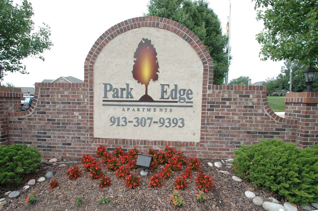 Park Edge Apartments | 8201 Renner Rd, Lenexa, KS 66219 | Phone: (913) 808-3058