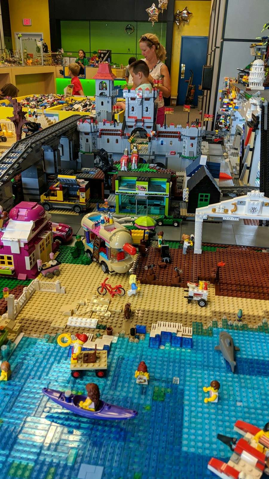 Bricks and Minifigs Mansfield | 280, 130 School St ste d, Mansfield, MA 02048 | Phone: (774) 719-0105