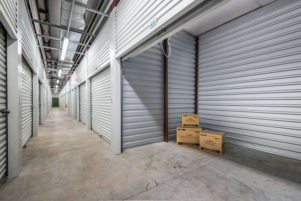 StorageMart | 1501 S Mahaffie Cir, Olathe, KS 66062, USA | Phone: (913) 768-0833