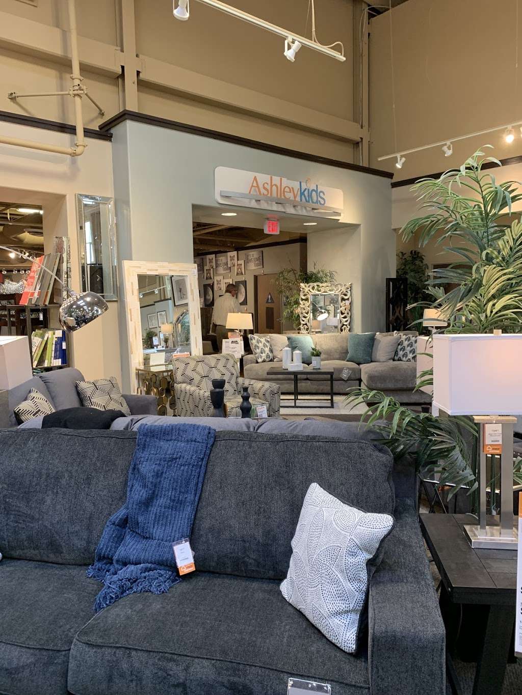 Ashley HomeStore | 7770 Miramar Rd, San Diego, CA 92126, USA | Phone: (619) 393-4663