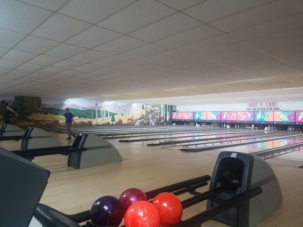 Earl Bowl Lanes | 251 N West End Blvd, Quakertown, PA 18951, USA | Phone: (215) 536-7199