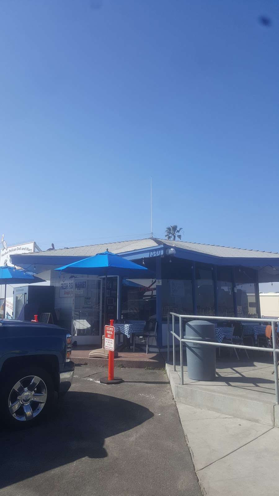 Harbor Pelican Deli and Mart Giftly | 1380 N Pacific St, Oceanside, CA 92054, USA | Phone: (760) 722-5853