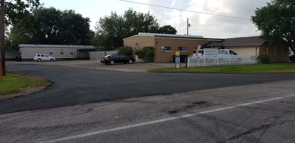 Medical Meadow Mobile Home Park | 2310 E Mulberry St, Angleton, TX 77515, USA | Phone: (979) 849-3040