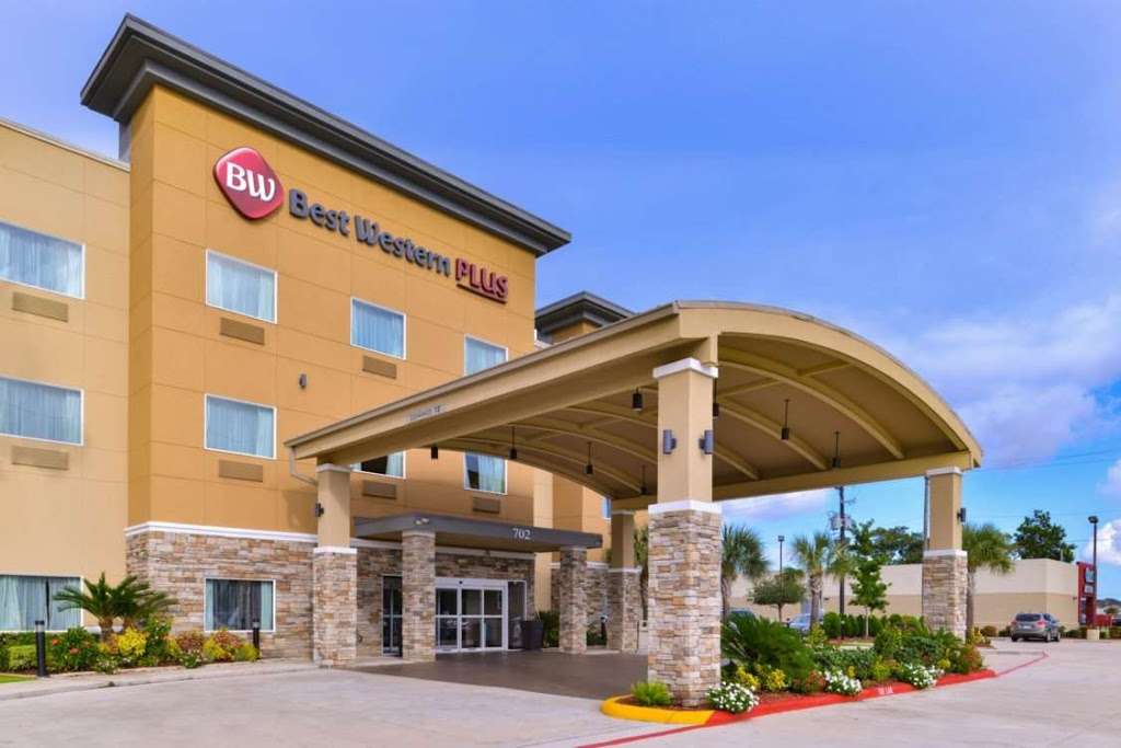 Best Western Plus Lake Jackson Inn & Suites | 702 TX-332 E, Lake Jackson, TX 77566, USA | Phone: (979) 529-2020