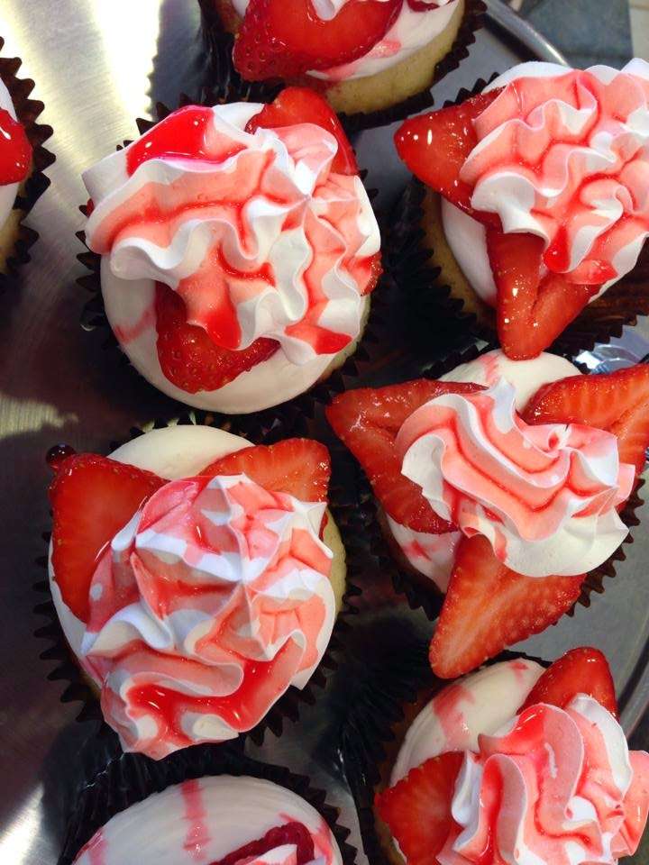 Smallcakes: A Cupcakery - Lakeland | 1560 Town Center Dr, Lakeland, FL 33803, USA | Phone: (863) 226-5449