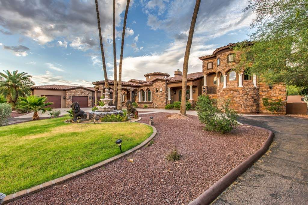 WELLS Realty Group of Keller Williams | 2800 S Rural Rd #102, Tempe, AZ 85282, USA | Phone: (480) 428-3290