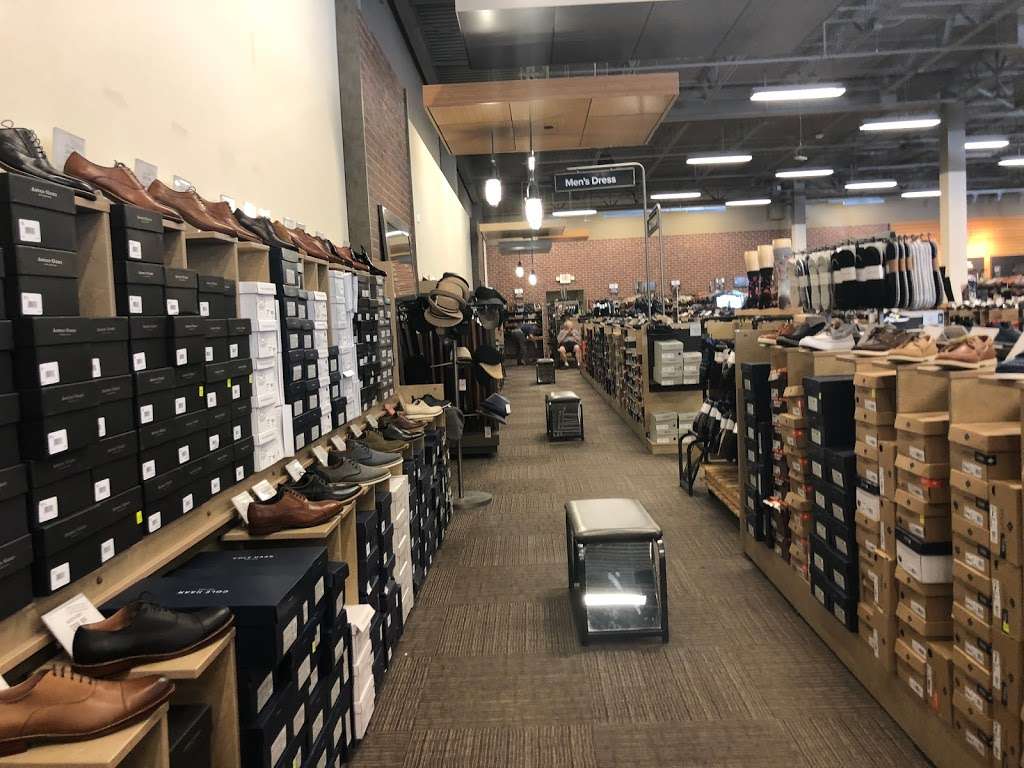 DSW Designer Shoe Warehouse | 840 NW Blue Pkwy, Lees Summit, MO 64086 | Phone: (816) 347-2659