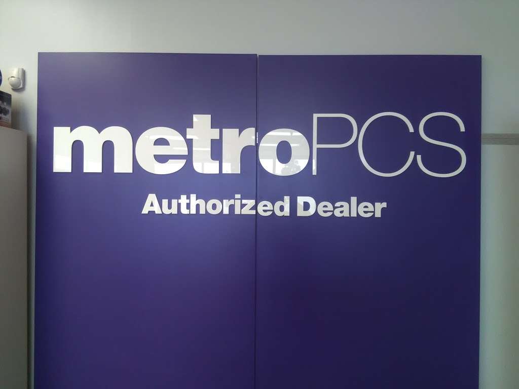 Metro by T-Mobile | 6028 E 46th St, Indianapolis, IN 46226, USA | Phone: (317) 992-2092