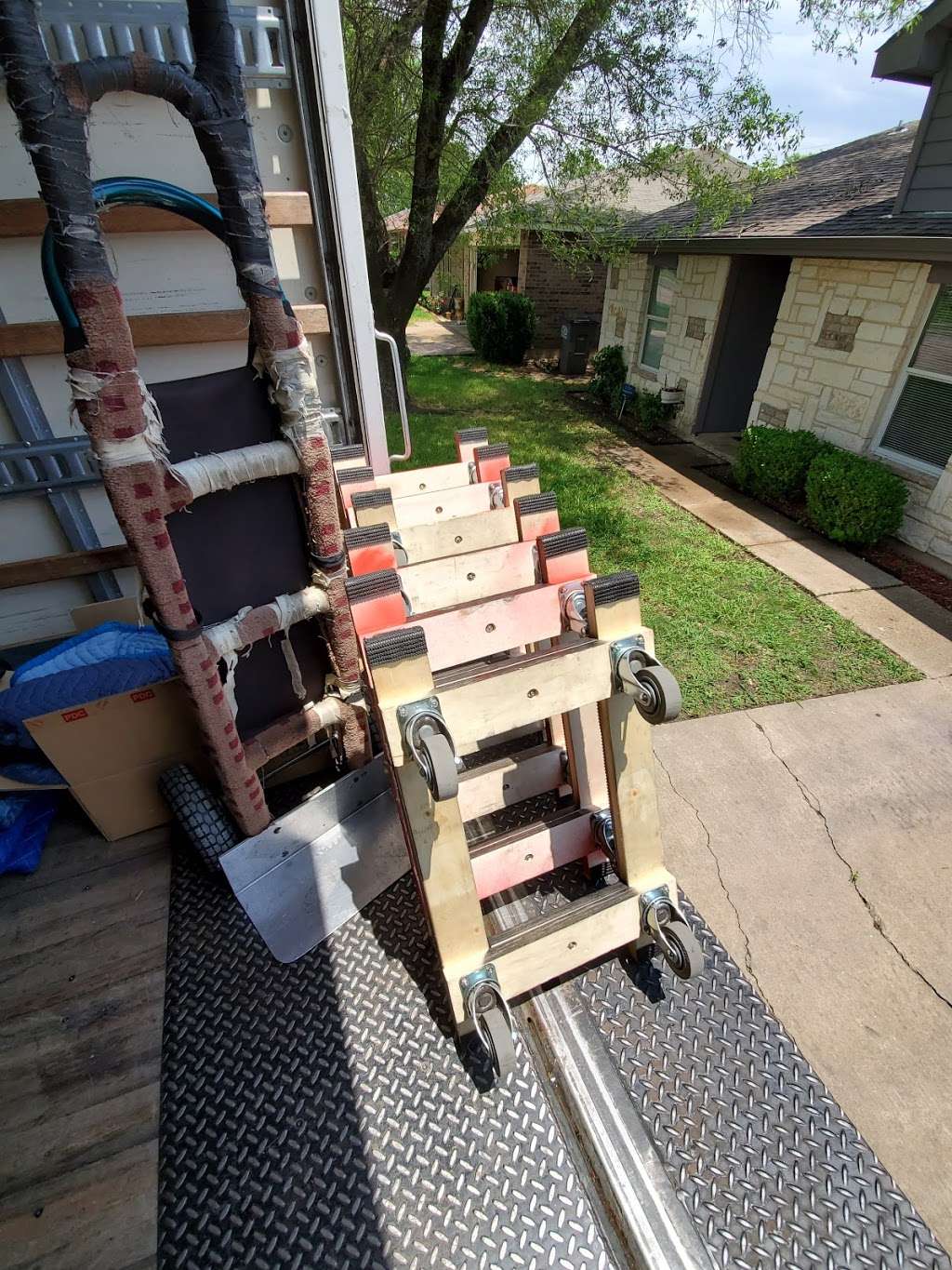 Carrollton Movers | 1823 Tree Line Dr, Carrollton, TX 75007 | Phone: (469) 688-2100